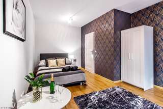 Гостевой дом ClickTheFlat Sienna Street Apart Rooms Варшава Двухместный номер с 1 кроватью и общей ванной комнатой-1